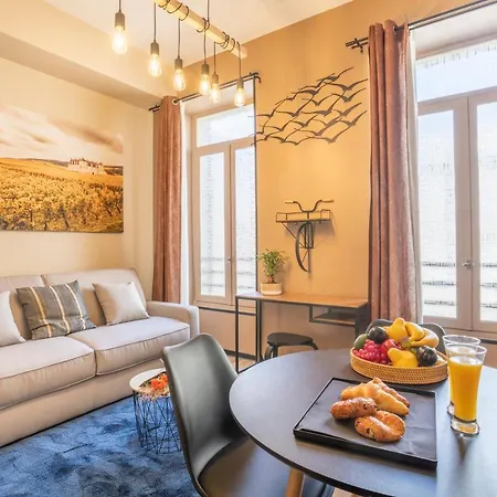 Adira Resid'Marseille Vieux-Port 2 Etoiles Apartment Exterior photo
