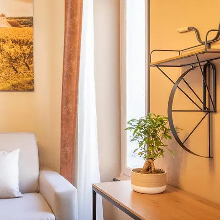 Adira Resid'Marseille Vieux-Port 2 Etoiles Apartment Exterior photo