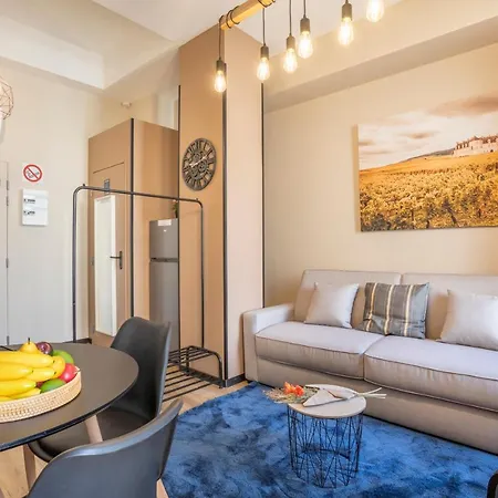 Adira Resid'Marseille Vieux-Port 2 Etoiles Apartment Exterior photo