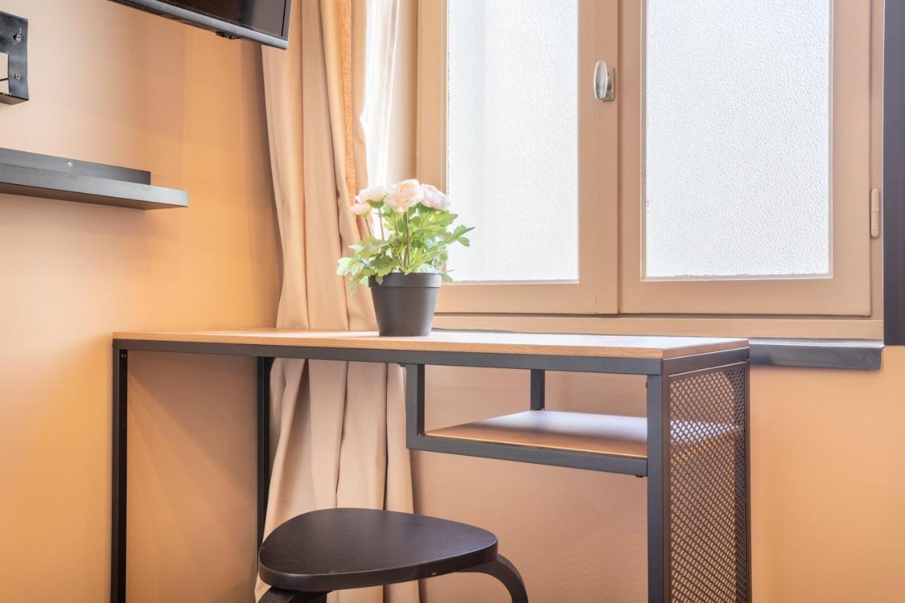Adira Resid'marseille Vieux-port 2 Etoiles Apartamento *